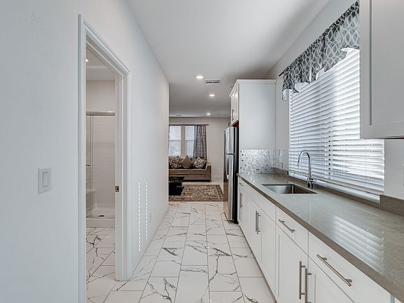 5th image of 293 Mount Langley St Unit B