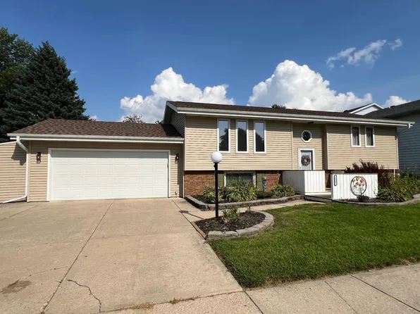 1327 S Walnut St, Janesville, WI 53546