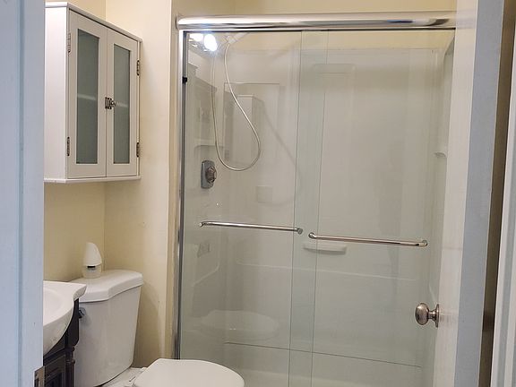 5th image of 1400 SW 85th Ter #B