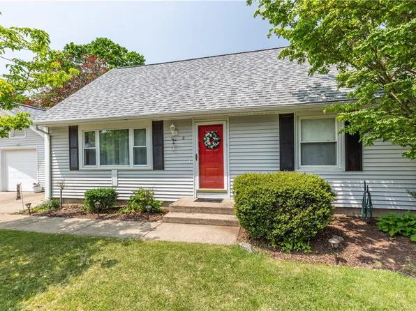 8 Danecroft Ave, Smithfield, RI 02828