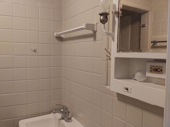 5th image of 633 4th St #A