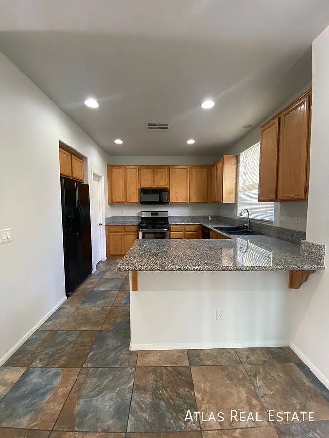 *Coming Soon* Amazing 4 Bedroom With A Large Loft! — Photo 4