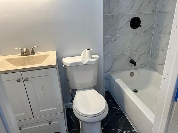 4th image of 130 Plunkett St #B