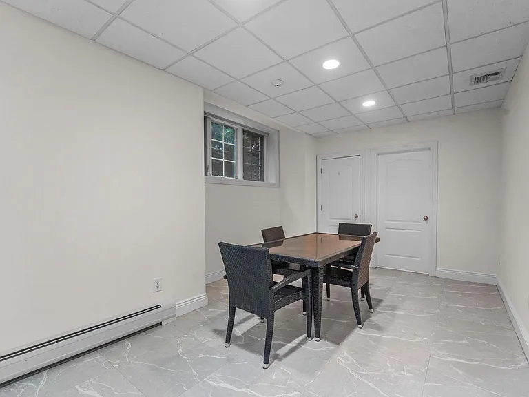1 Euclid Rd — Photo 36