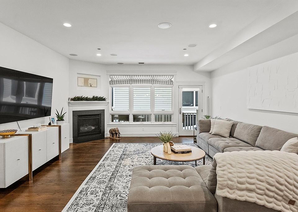 1st image of 350 W 2nd St Unit 2
