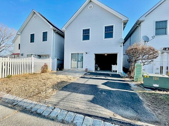 2nd image of 289 Seaview Ave Floor 2
