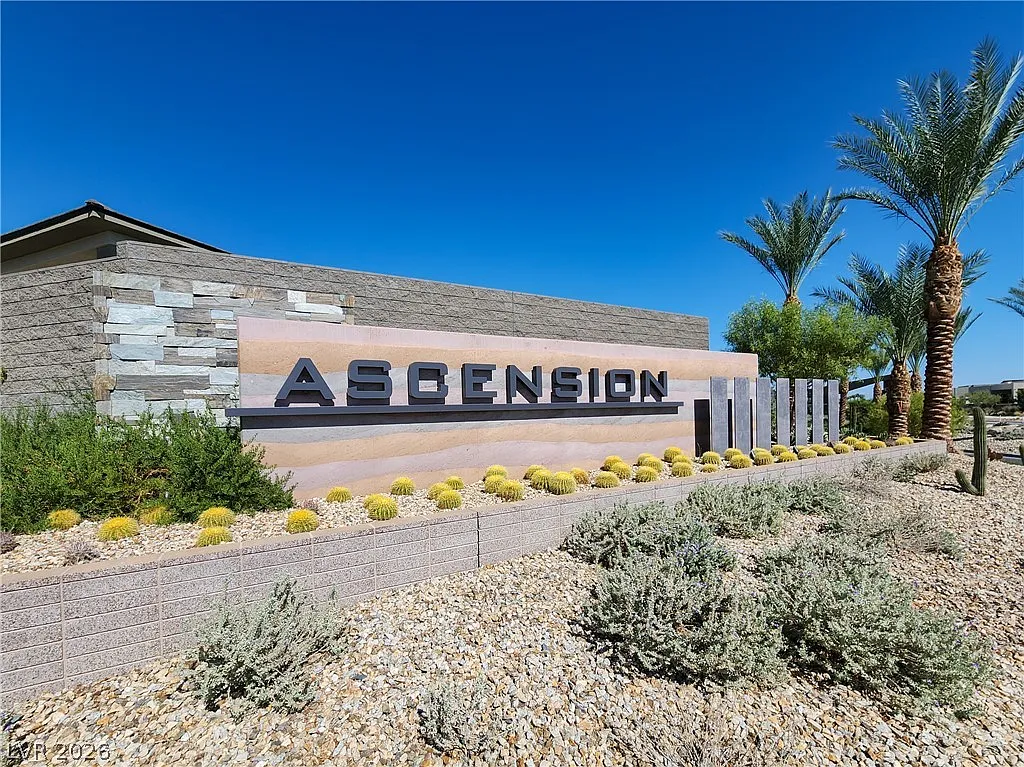 5 bed, 5.5 bath, 4758 sqft, $9,500 — Photo 3