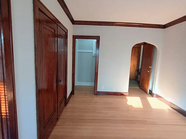 5439 W Martin Dr — Photo 6