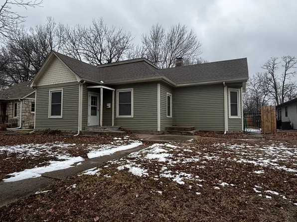 1104 Pierre St, Manhattan, KS 66502