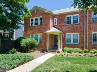 9 Russell Rd #9B, Alexandria, VA 22301