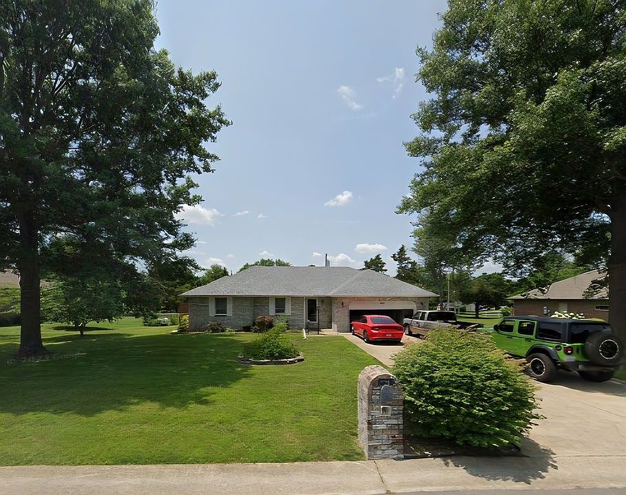 1st image of 2135 Hillsdale St