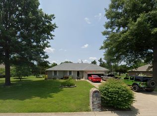 2135 Hillsdale St, Lebanon, MO 65536