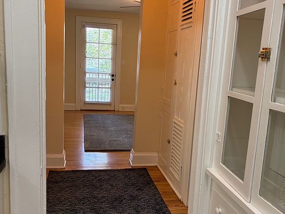 4th image of 116 W Walnut St APT 3