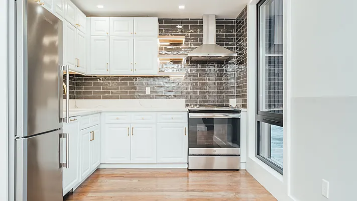 Rented by Nooklyn NYC LLC | media 31