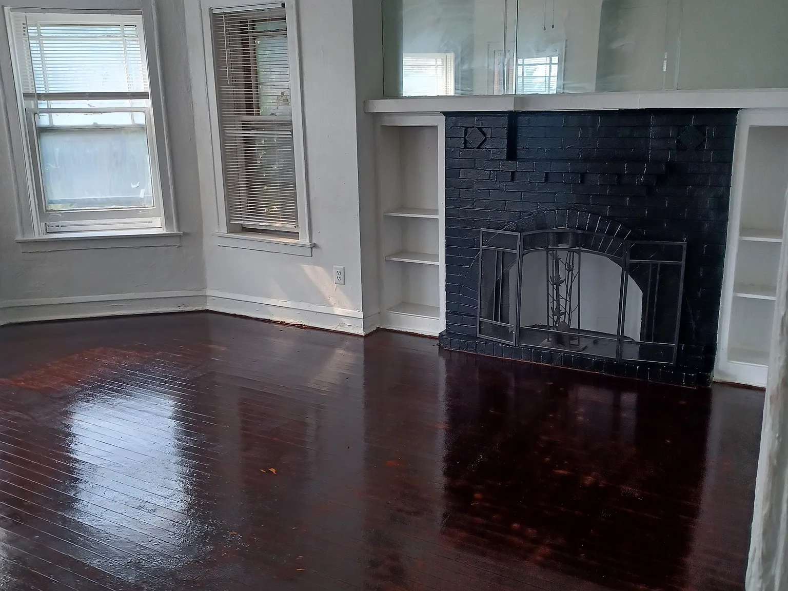 3 bed, 1100 sqft, $1,500 — Photo 2