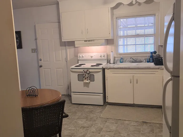 421 W Centennial St — Photo 17