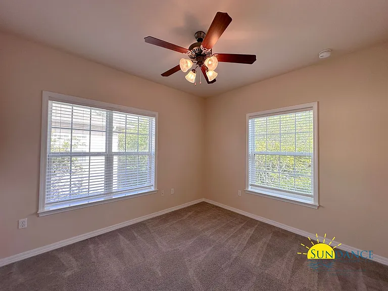1494 Bentley Cir — Photo 16