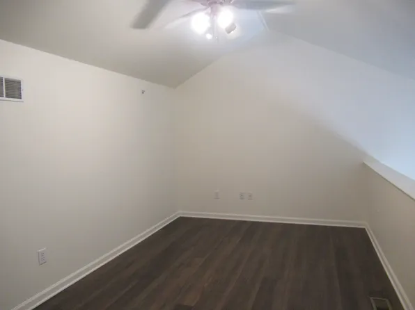 102 Goldfinch Ct, Warrington, PA 18976