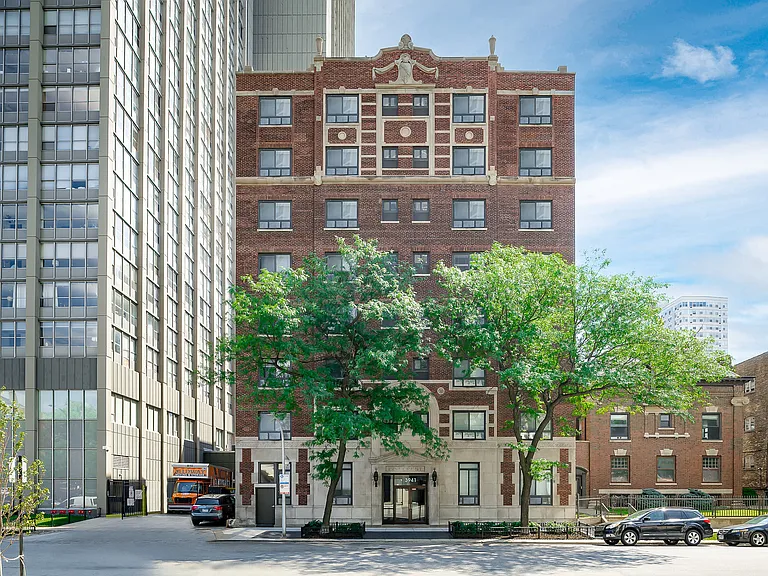 3941 N. Pine Grove Ave. — Photo 1