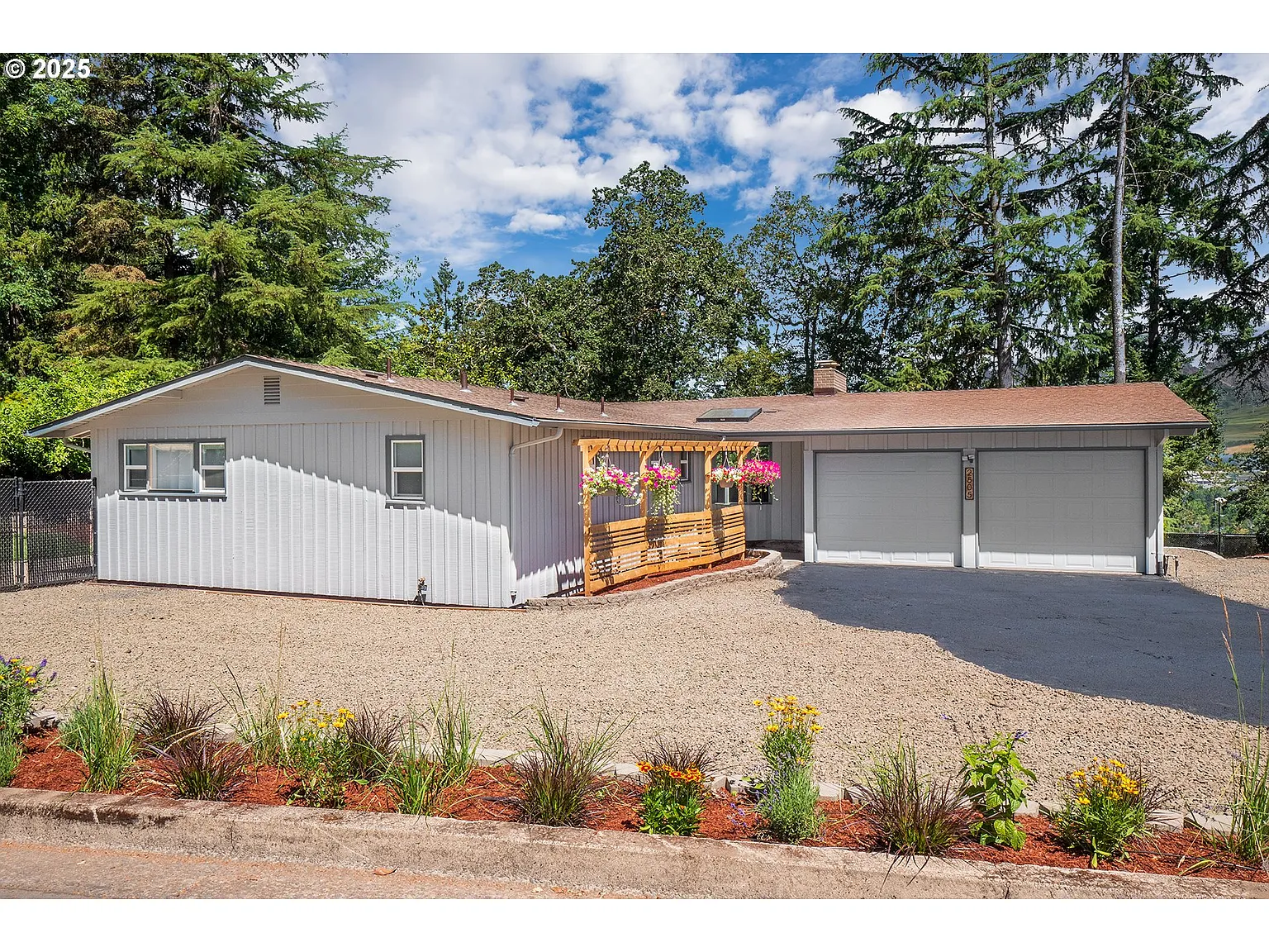 2505 Highland Oaks Dr photo 1