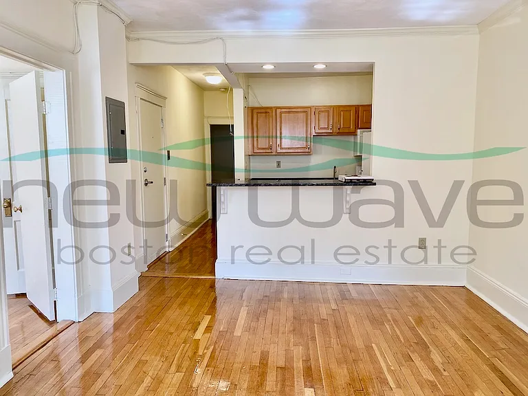 55 Queensberry St #7 — Photo 6