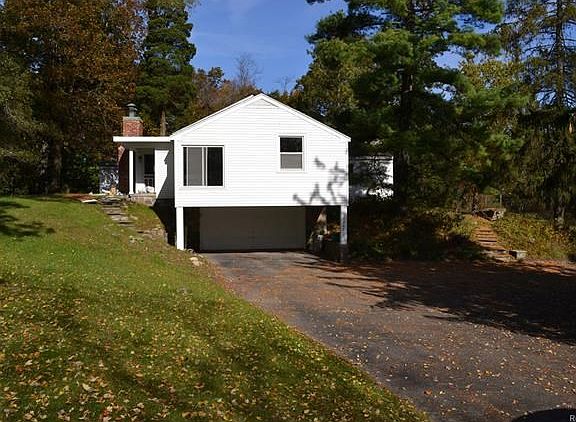 03 - Garage and Side Entrance.JPG