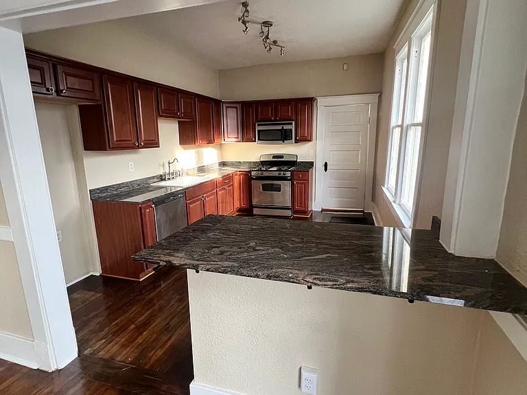 1994 Manila Ave — Photo 13