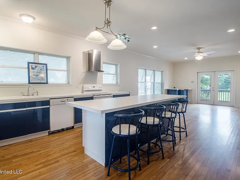 126 Miramar Ave — Photo 10
