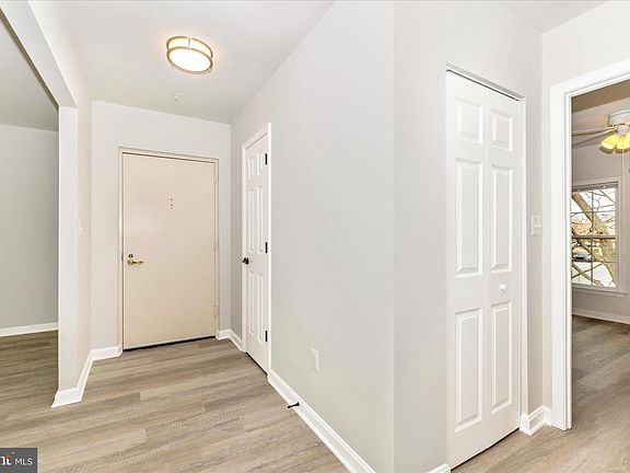 5th image of 828 Quince Orchard Blvd #20