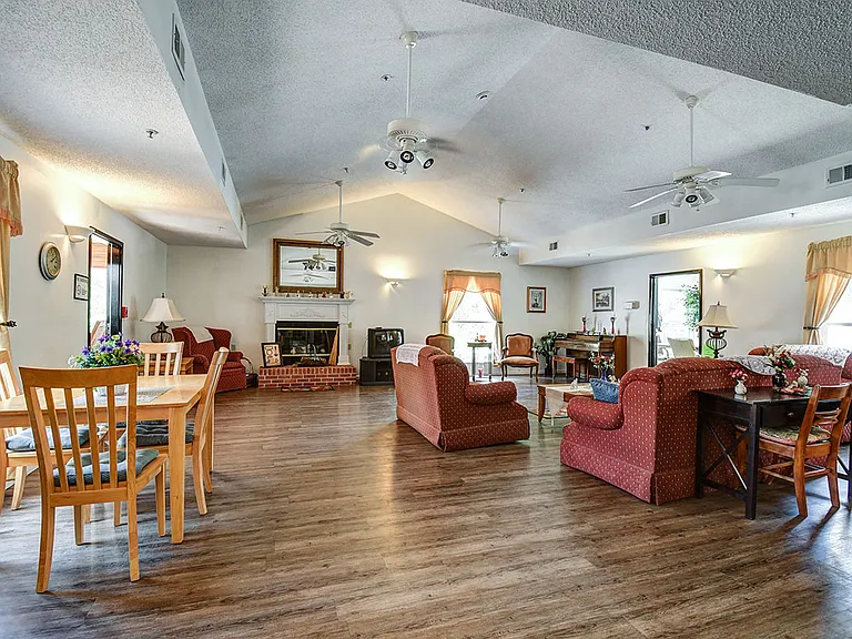 Heritage House — Photo 10