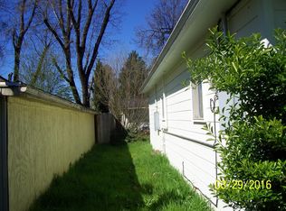 1074 SE Ashley Pl, Grants Pass, OR