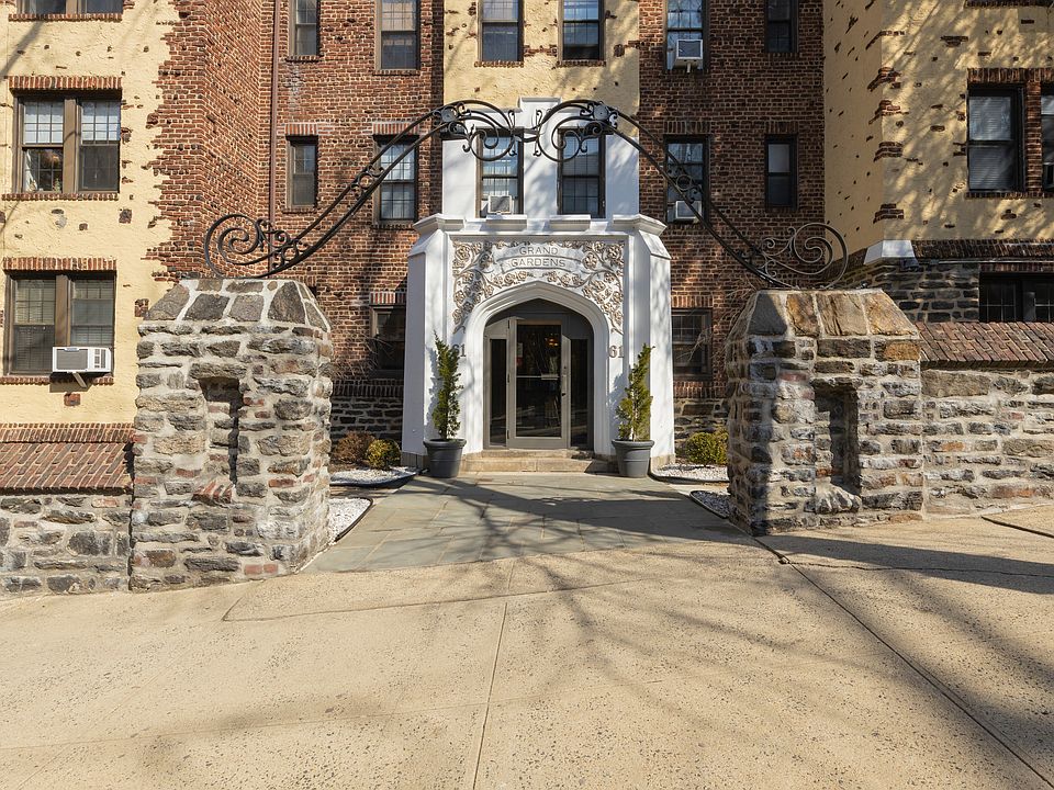 61 W Grand Street