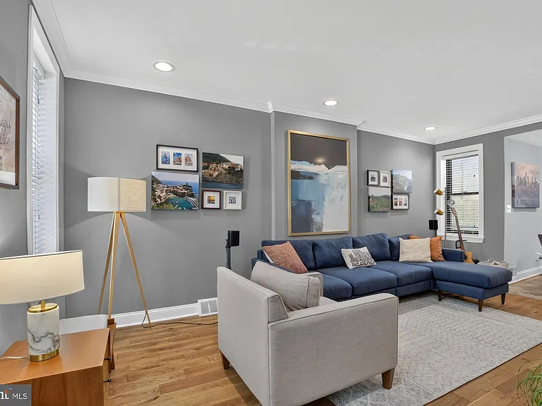 2316 Christian St — Photo 3