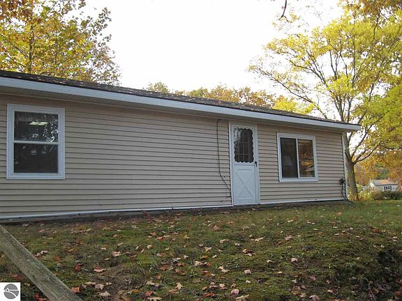 5th image of 3293 Lincoln Dr NE
