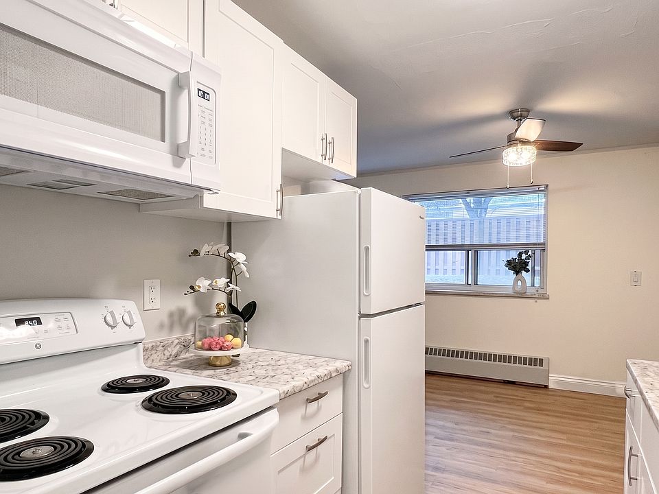 1st image of 693 Woolwich St #1187494