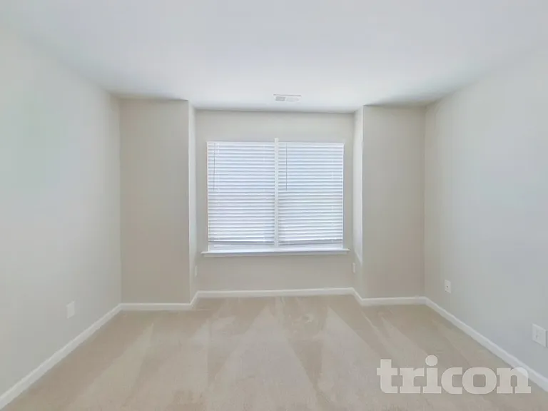 437 Eastfair Dr — Photo 7
