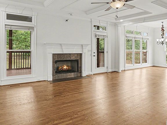 2nd image of 776 Lake Crest Dr