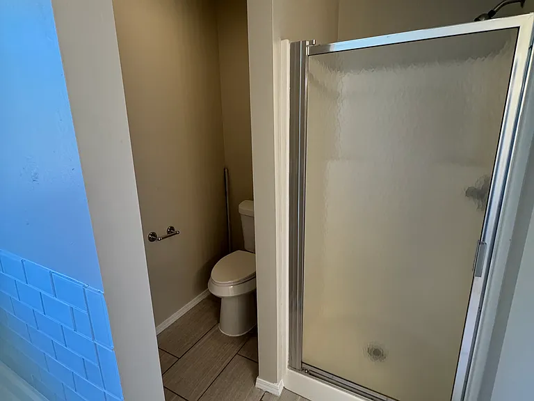 223 N Valley Dr — Photo 32