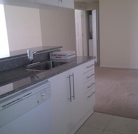 3rd image of 275 NE 18th St APT 1009