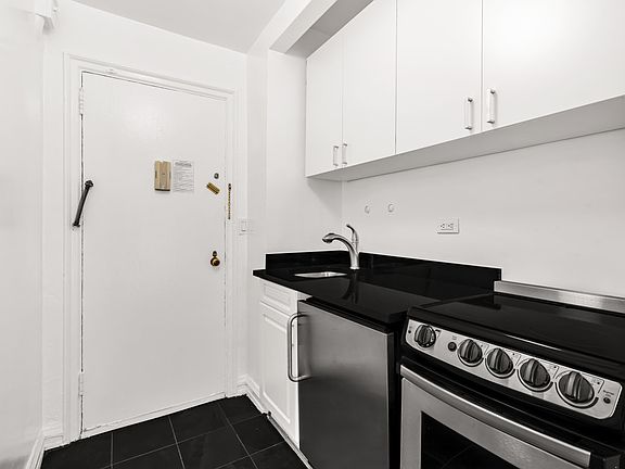 4th image of 307 E 44th St APT 1220