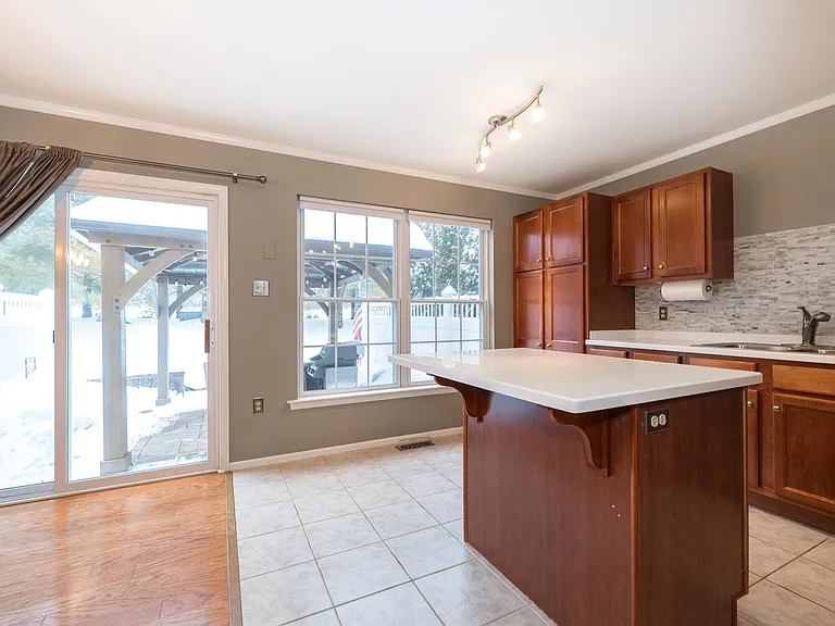 8165 Heritage Dr — Photo 11
