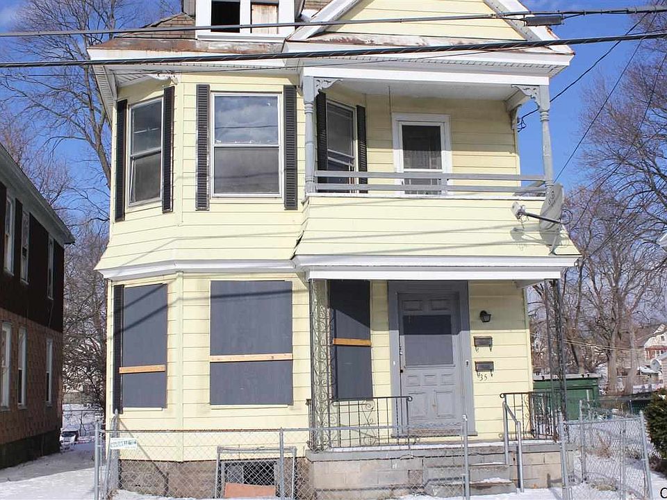 2nd image of 35 Waldorf Pl