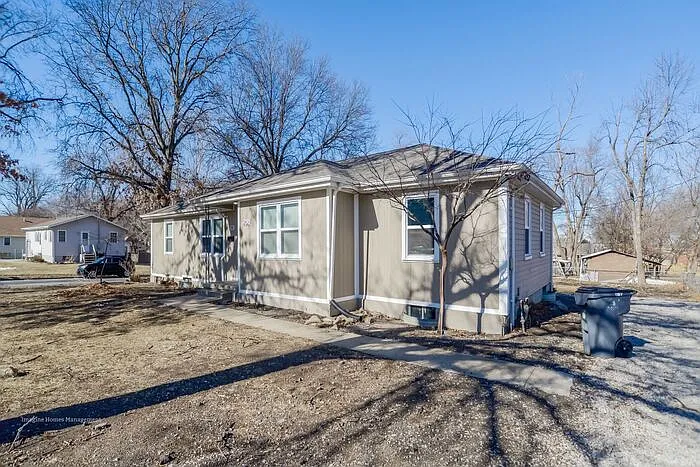 2 bed, 1.0 bath, 808 sqft, $1,295 — Photo 3