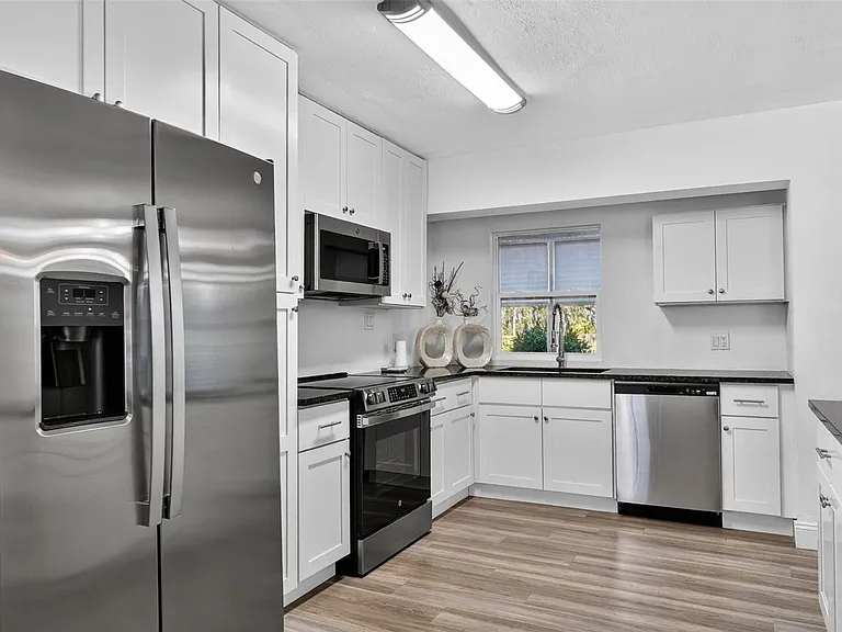 8812 Oakwood Dr — Photo 12