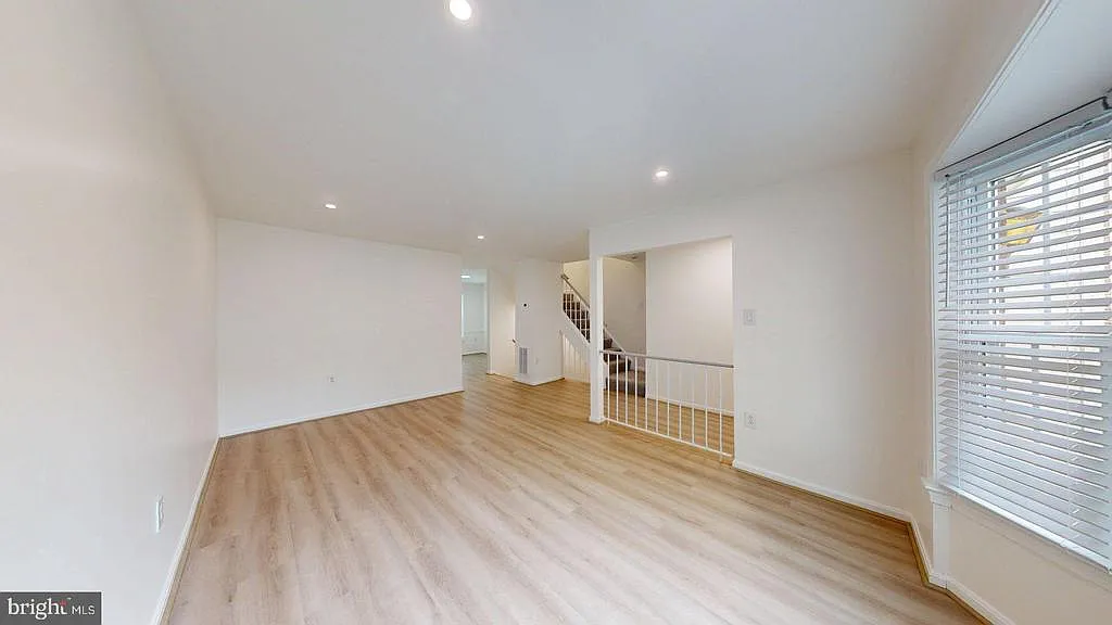 3 bed, 2.5 bath, 1280 sqft, $2,995 — Photo 4