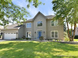 186 Hawkins Cir, Wheaton, IL 60189