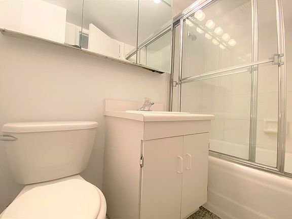 4th image of 108 E 38th St APT 402