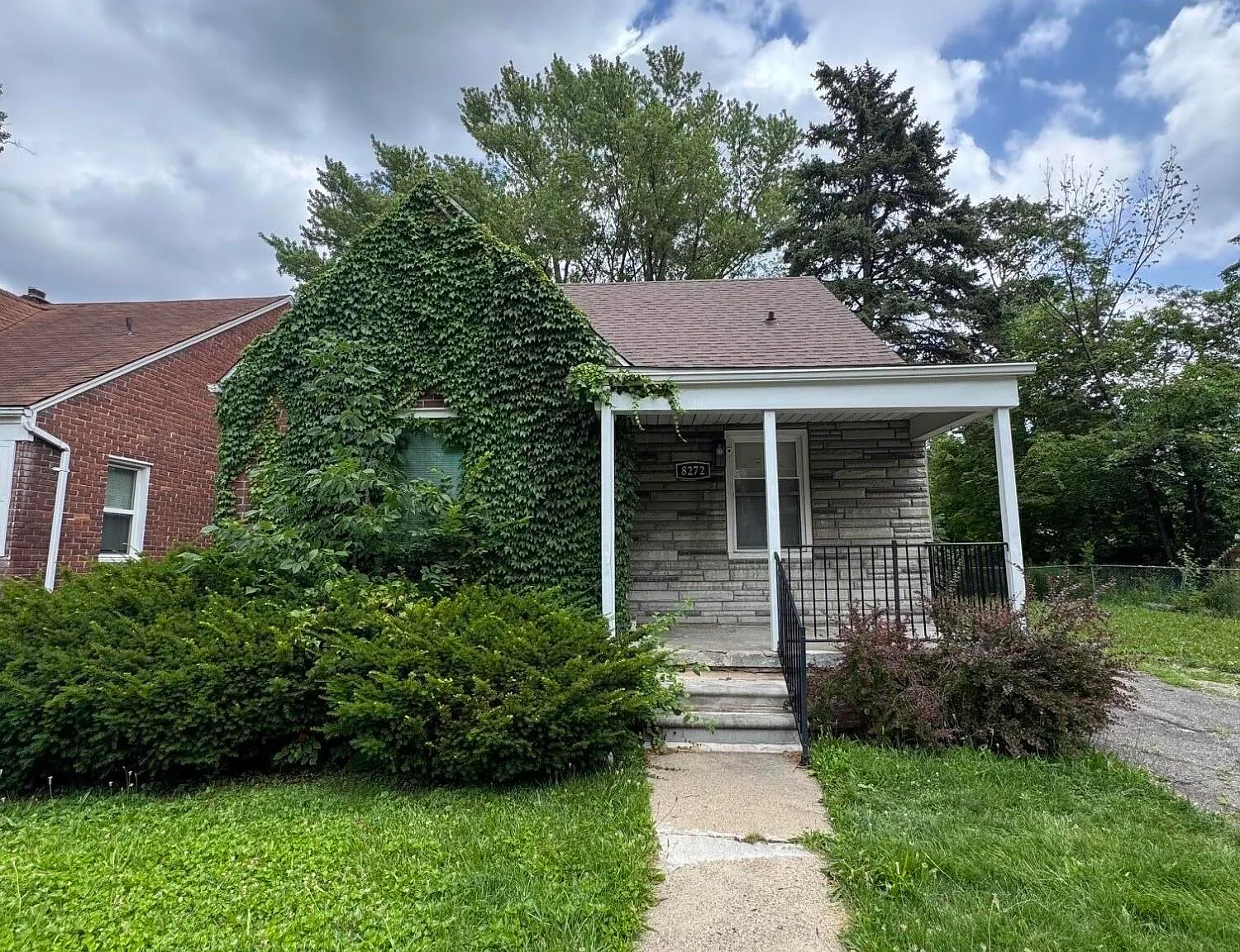 3 bed, 1.5 bath, 1002 sqft, $1,450 — Photo 1