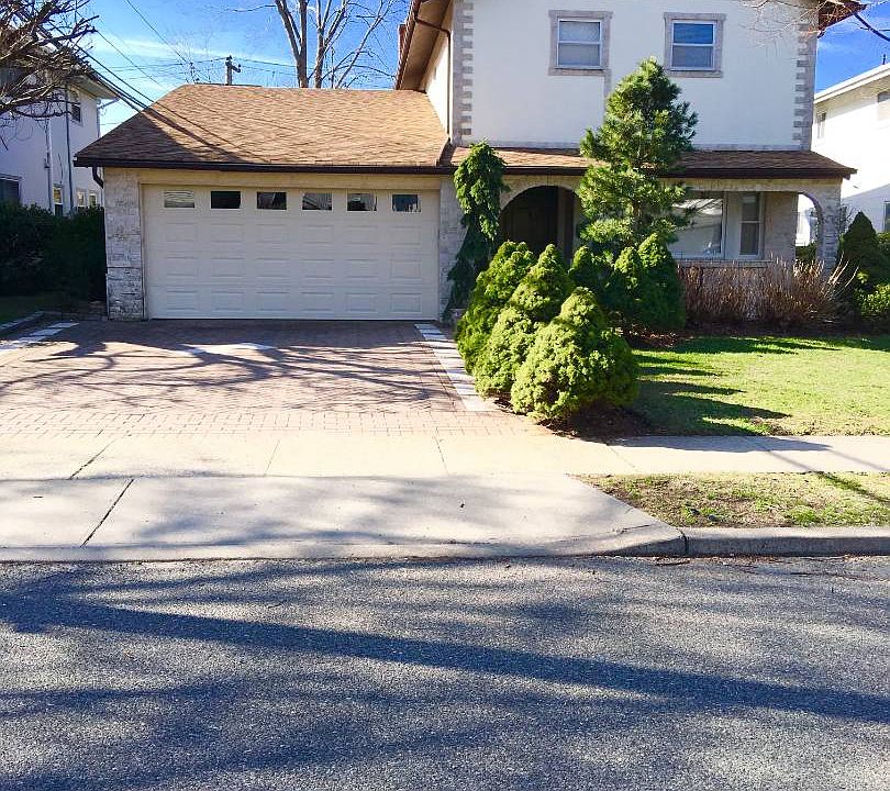 1st image of 12 Dock Ln