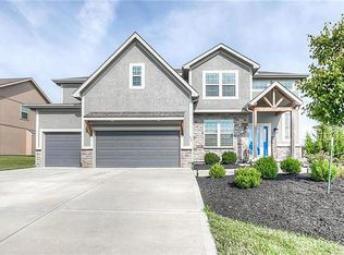 858 Clearview Dr, Lansing, KS 66043